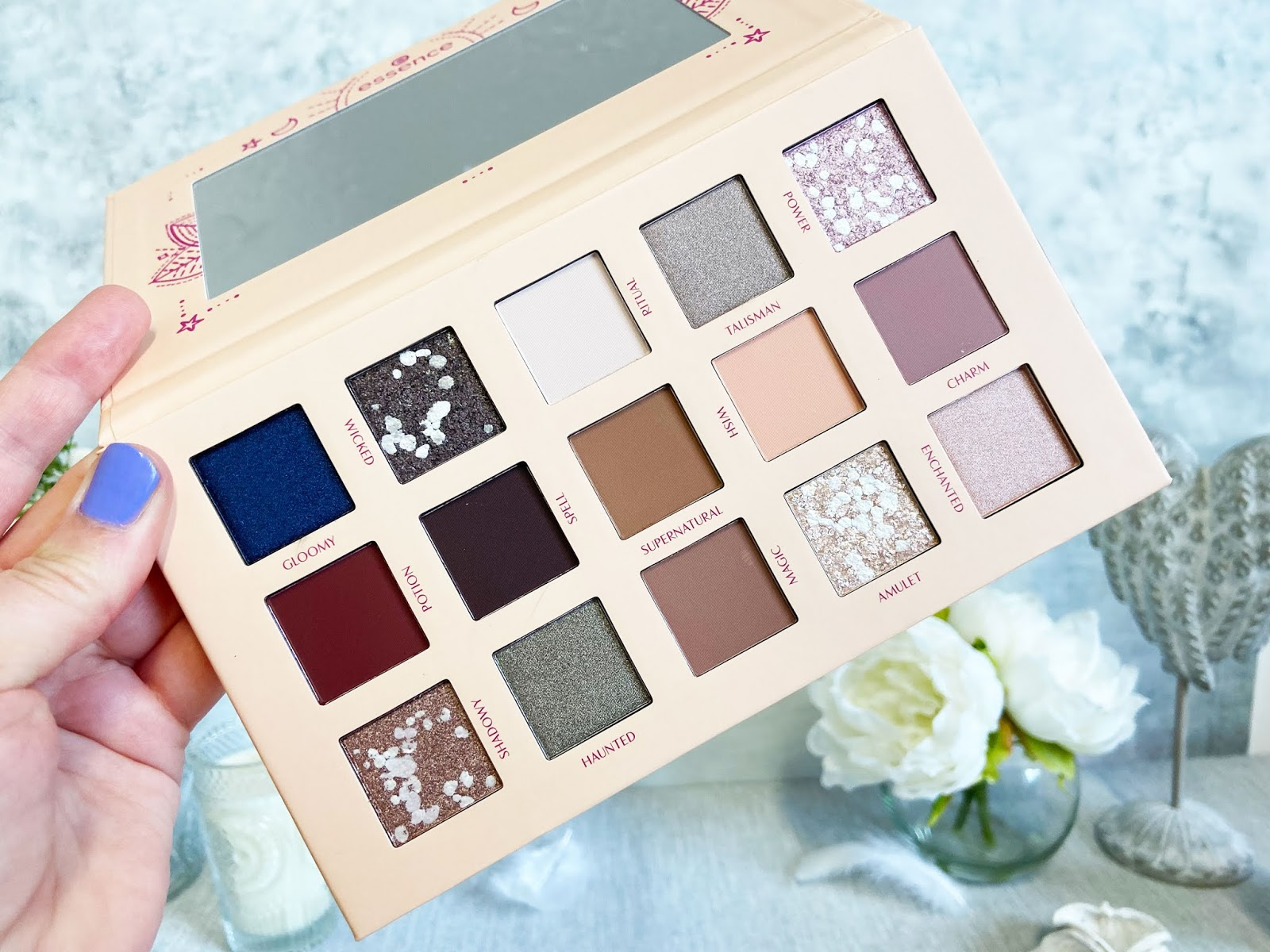 Essence Witch Side Eyeshadow Palette, Multi-Colour, Long-Lasting, Matt, Shimmering, Shiny, Nano Particles-Free, Perfume-Free, Oil-Free 