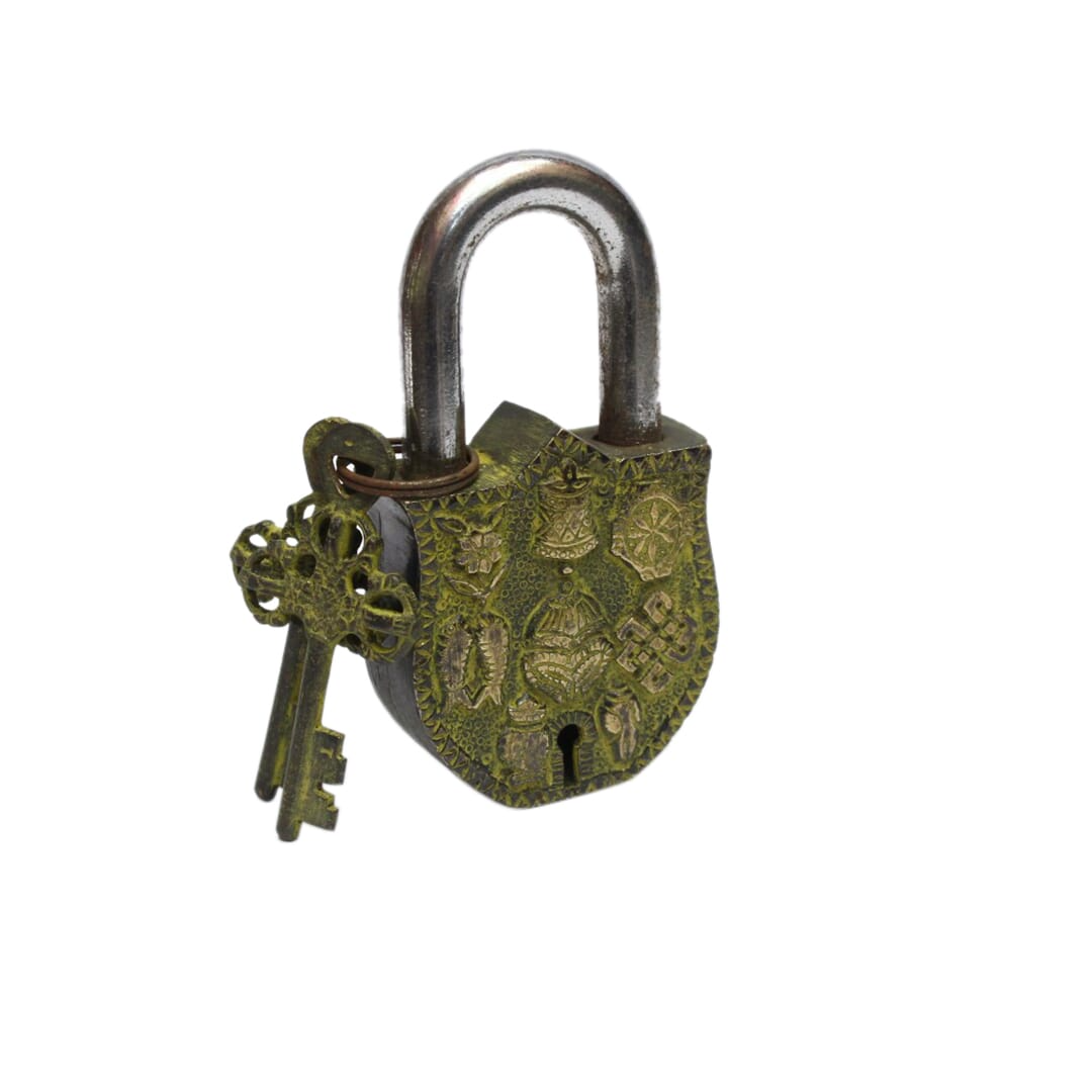 Seven Chakra Handicraft -Golden Craved Design Lock With Two Keys