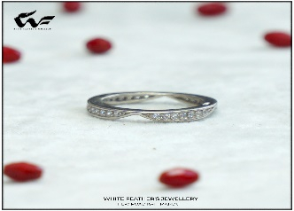 White Feathers Ribbon Twisted Silver Band Ring (3g) For Women 