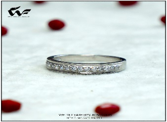 White Feathers Half Bezel Silver Band Ring (3.2 g) For Women 
