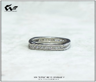 White Feathers Channel Full Bezel Silver Band Ring ( 4.5 g ) 