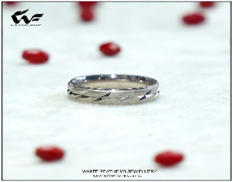 White Feathers Shuriken Silver Band Ring (2.9 g)