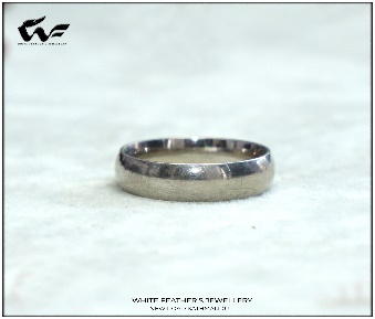 White Feathers Draggy Silver Band Ring (3 g)