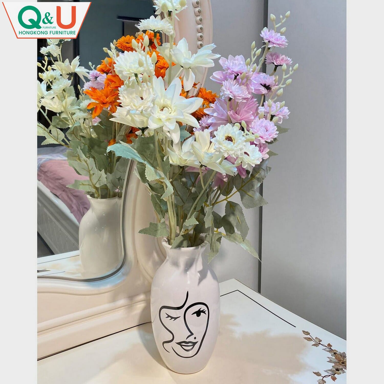 Q&U DB-0009 - Sketch Design Decorative White Color Flower Vase