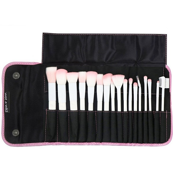 Wet And Wild 17 Piece Brush Roll