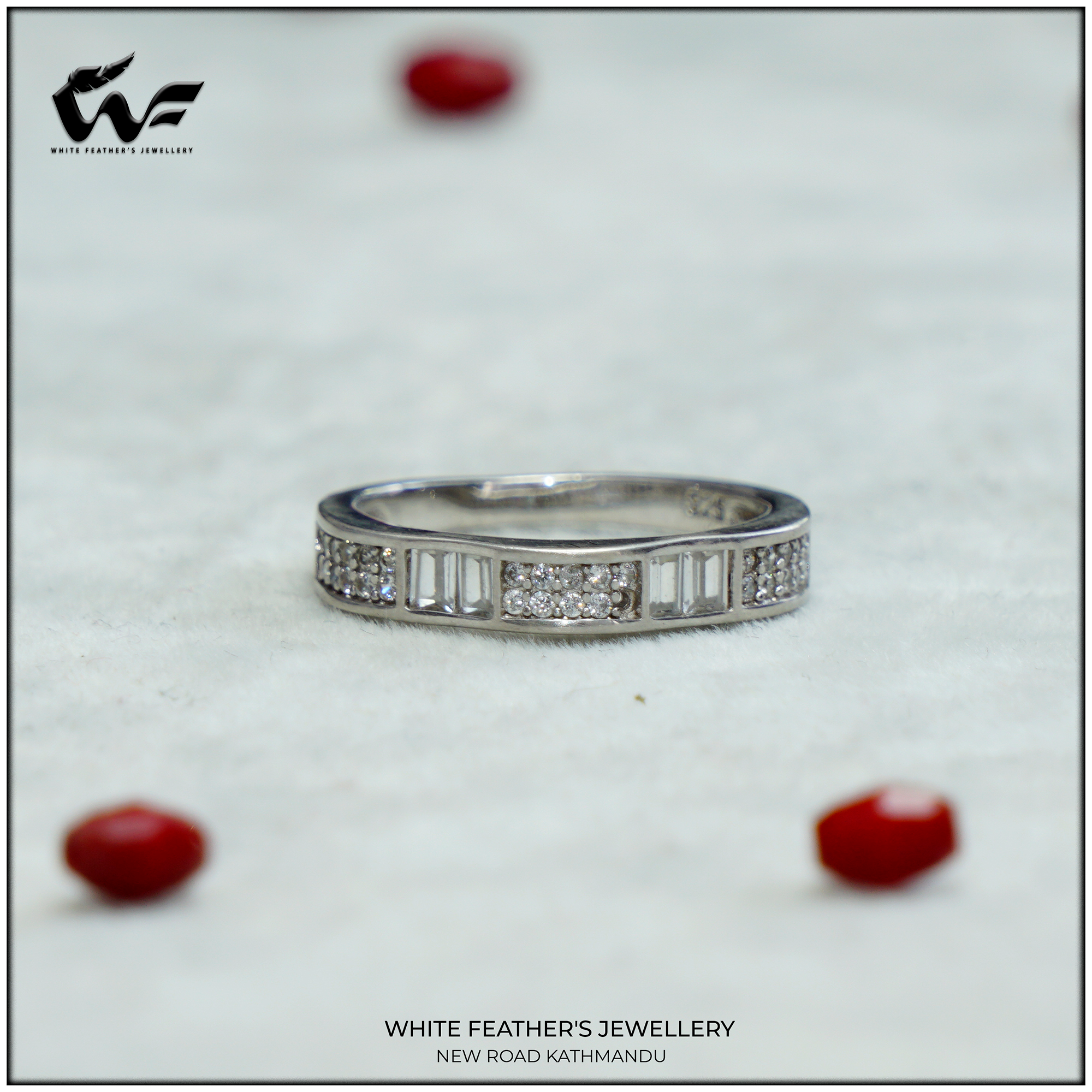 White Feathers Baquette & Round Silver Band Ring (3.8g )