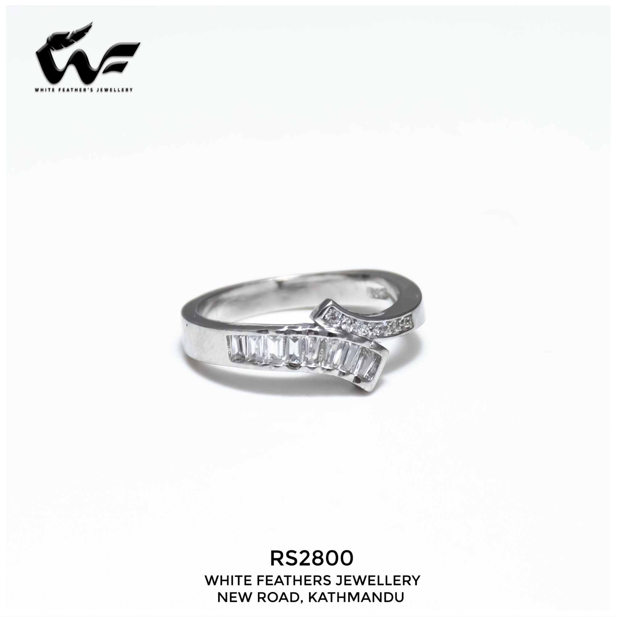 White Feathers Cathedral Silver Band Ring  (4.2 g)